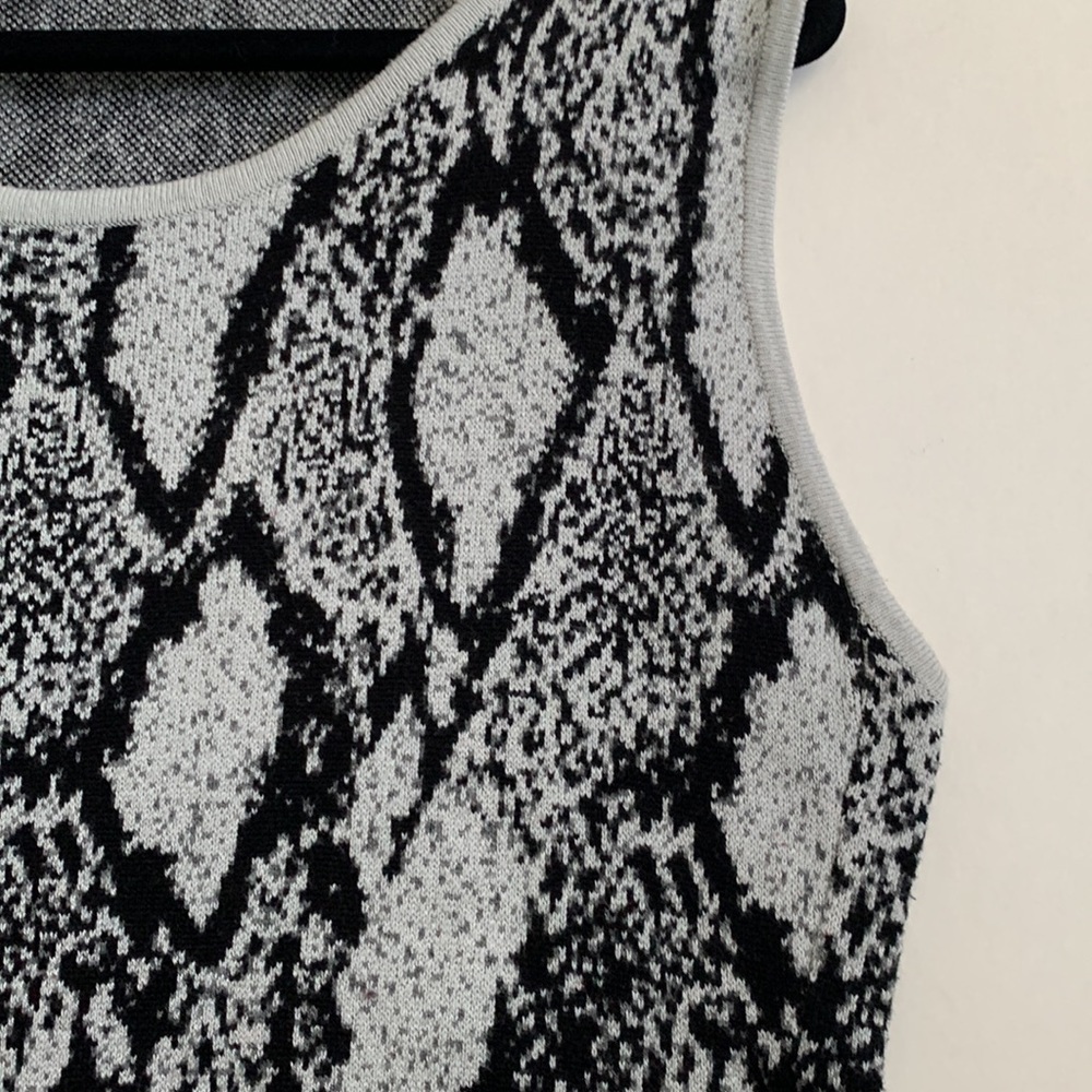 Torrid sweater dress snake prints dress size 2 plus size - Picture 9 of 13